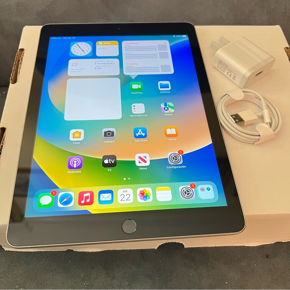 Apple iPad 5th generation 32GB WiFi unlocked